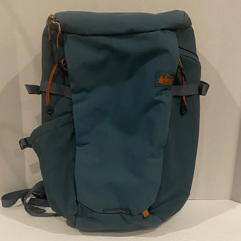 Like New REI 18L Ruck Pack Hiking/Travel/Laptop/Carry-On Backpack